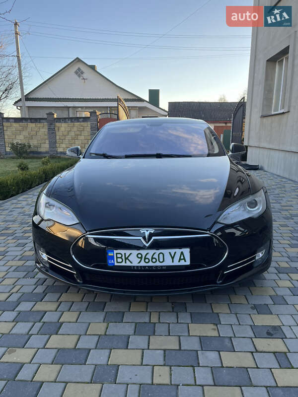 Лифтбек Tesla Model S 2013 в Корце фото Лифтбек Tesla Model S 2013 в Корце