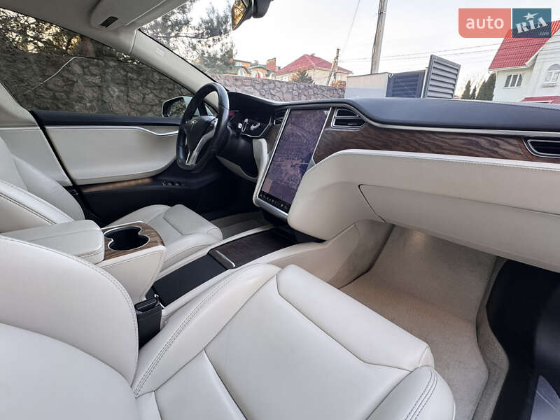 Лифтбек Tesla Model S 2018 в Киеве