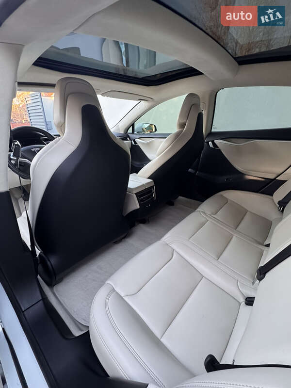 Лифтбек Tesla Model S 2018 в Киеве