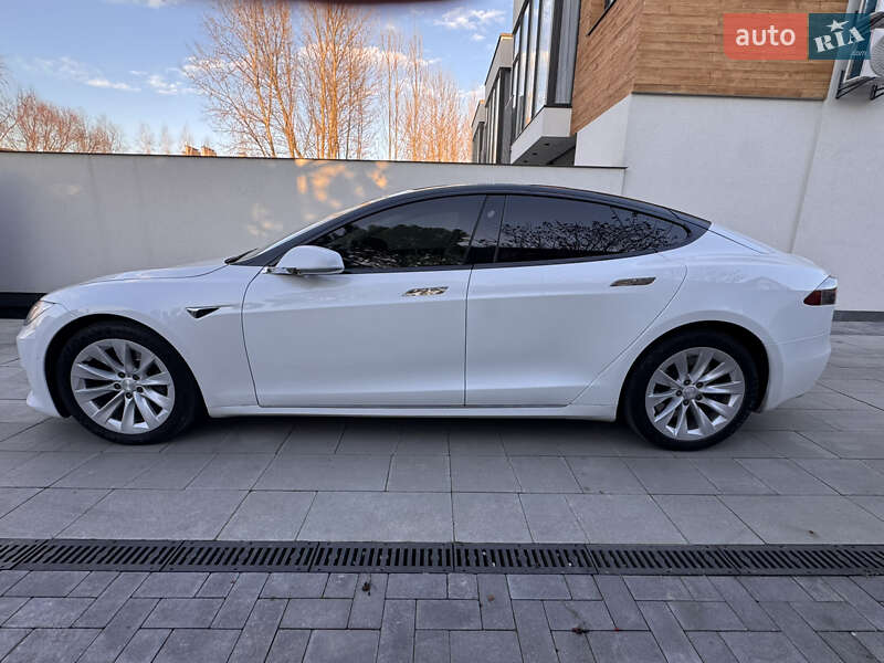 Лифтбек Tesla Model S 2018 в Киеве