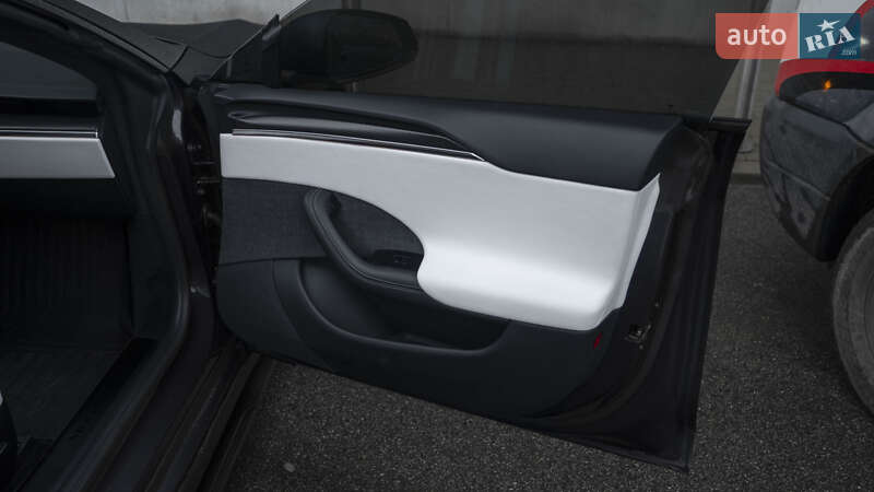 Лифтбек Tesla Model S 2021 в Киеве фото 20 Лифтбек Tesla Model S 2021 в Киеве