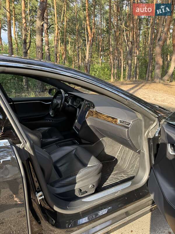 Лифтбек Tesla Model S 2016 в Киеве