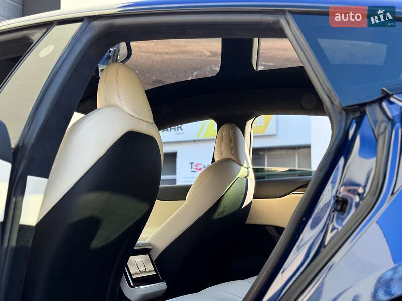 Лифтбек Tesla Model S 2022 в Киеве