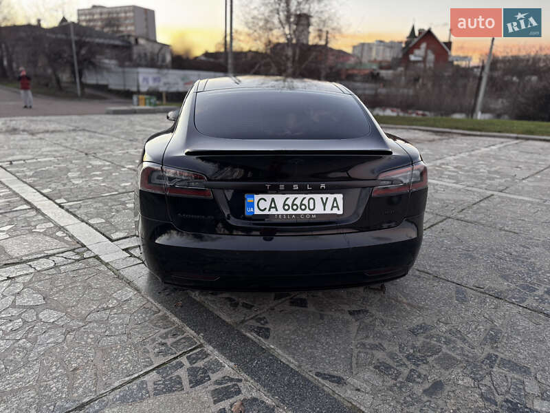 Лифтбек Tesla Model S 2017 в Киеве фото 5 Лифтбек Tesla Model S 2017 в Киеве