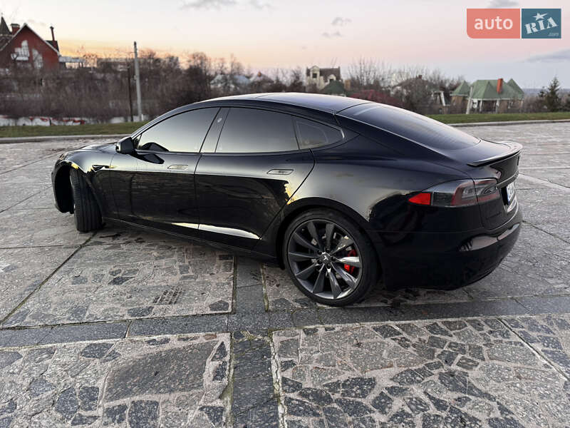 Лифтбек Tesla Model S 2017 в Киеве фото 3 Лифтбек Tesla Model S 2017 в Киеве