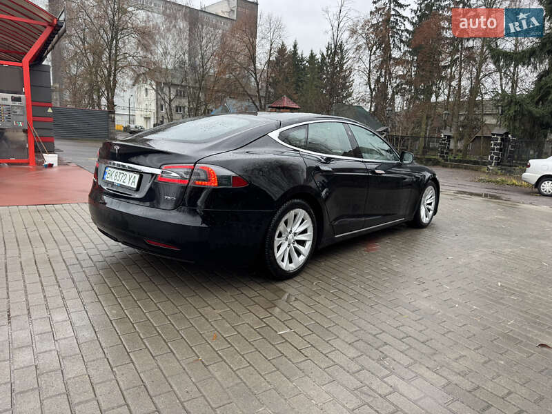 Лифтбек Tesla Model S 2019 в Радивилове