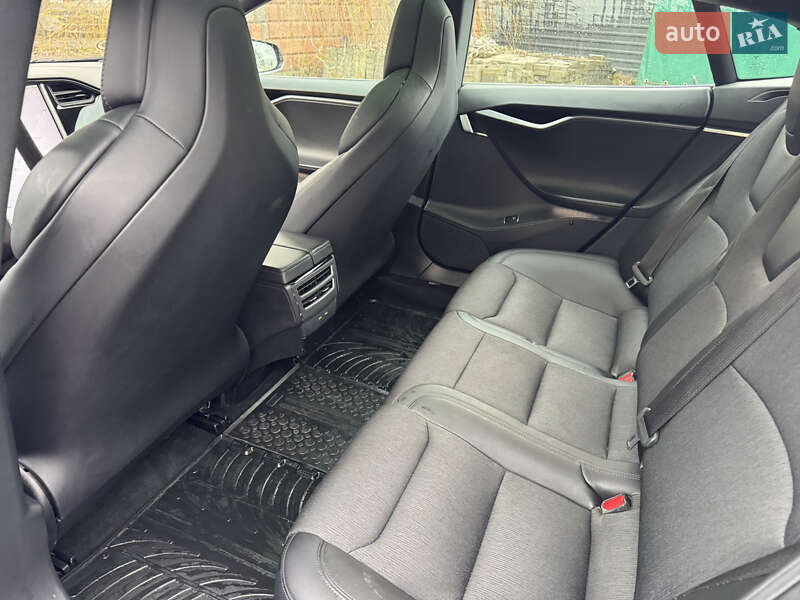 Лифтбек Tesla Model S 2019 в Радивилове