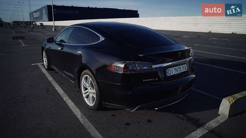 Лифтбек Tesla Model S 2013 в Львове