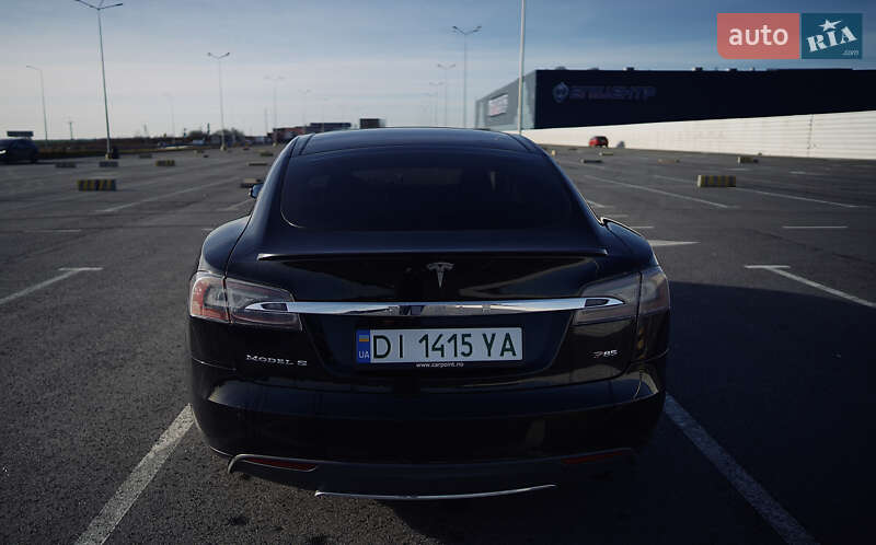 Лифтбек Tesla Model S 2013 в Львове