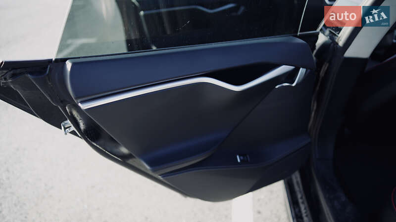 Лифтбек Tesla Model S 2013 в Львове