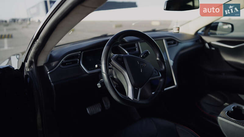 Лифтбек Tesla Model S 2013 в Львове