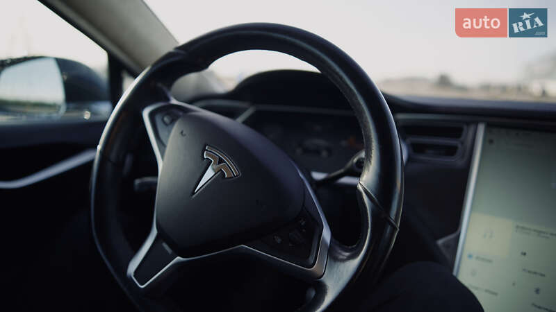 Лифтбек Tesla Model S 2013 в Львове