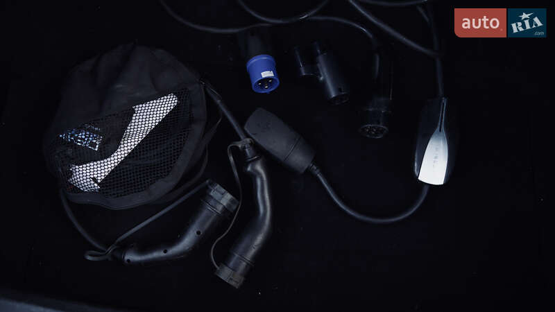 Лифтбек Tesla Model S 2013 в Львове