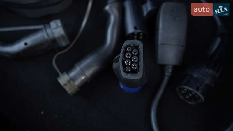 Лифтбек Tesla Model S 2013 в Львове