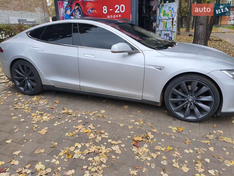 Лифтбек Tesla Model S 2013 в Ивано-Франковске фото 5 Лифтбек Tesla Model S 2013 в Ивано-Франковске