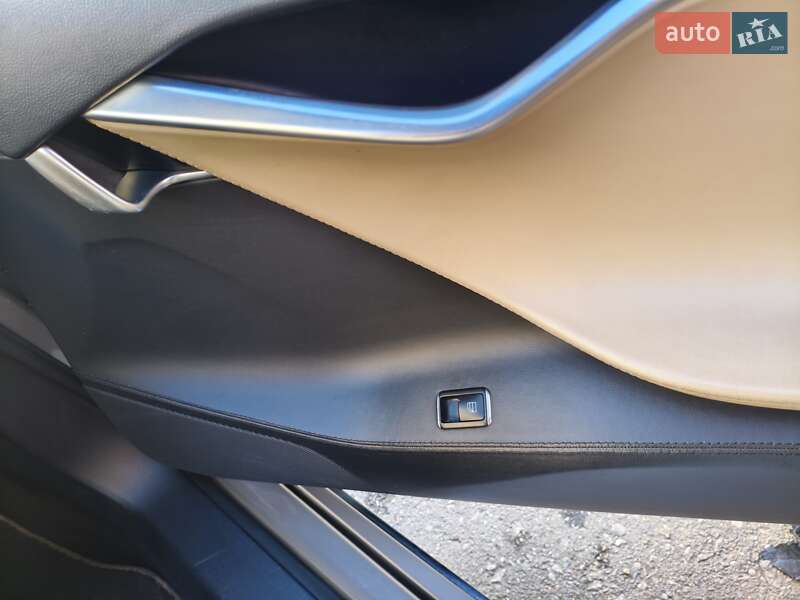 Лифтбек Tesla Model S 2013 в Ивано-Франковске фото 16 Лифтбек Tesla Model S 2013 в Ивано-Франковске
