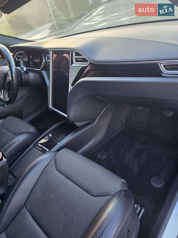 Лифтбек Tesla Model S 2017 в Киеве фото 14 Лифтбек Tesla Model S 2017 в Киеве