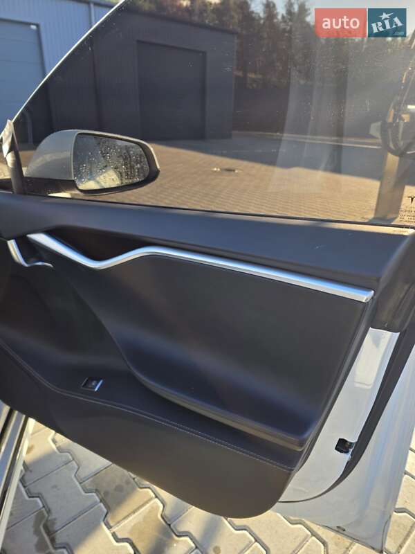 Лифтбек Tesla Model S 2017 в Киеве фото 24 Лифтбек Tesla Model S 2017 в Киеве