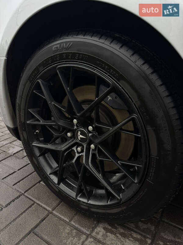 Лифтбек Tesla Model S 2015 в Киеве фото 6 Лифтбек Tesla Model S 2015 в Киеве