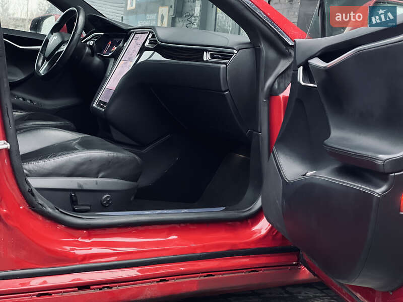 Лифтбек Tesla Model S 2016 в Львове фото 23 Лифтбек Tesla Model S 2016 в Львове
