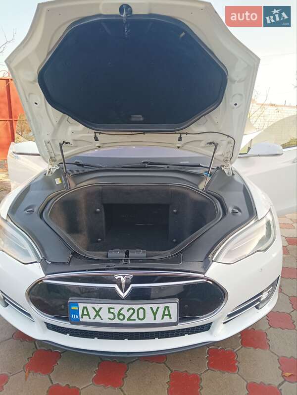 Лифтбек Tesla Model S 2014 в Днепре фото 14 Лифтбек Tesla Model S 2014 в Днепре