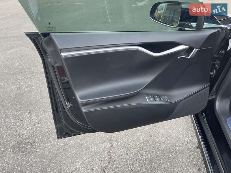 Лифтбек Tesla Model S 2016 в Киеве