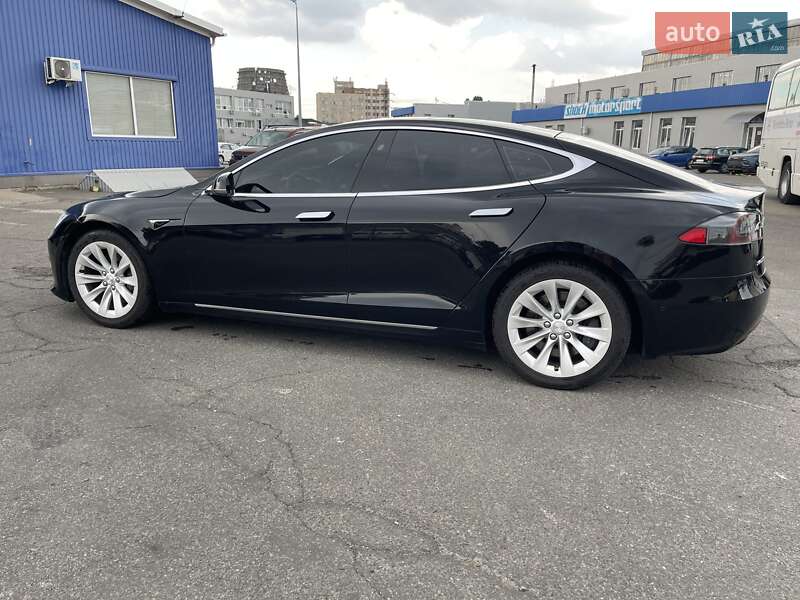 Лифтбек Tesla Model S 2016 в Киеве