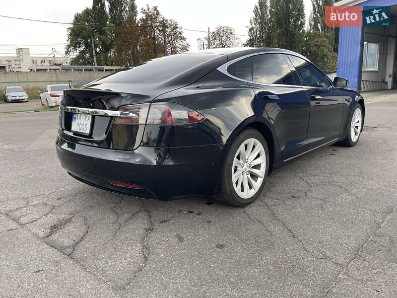 Лифтбек Tesla Model S 2016 в Киеве