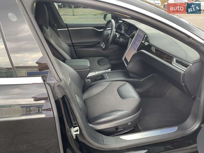 Лифтбек Tesla Model S 2016 в Киеве