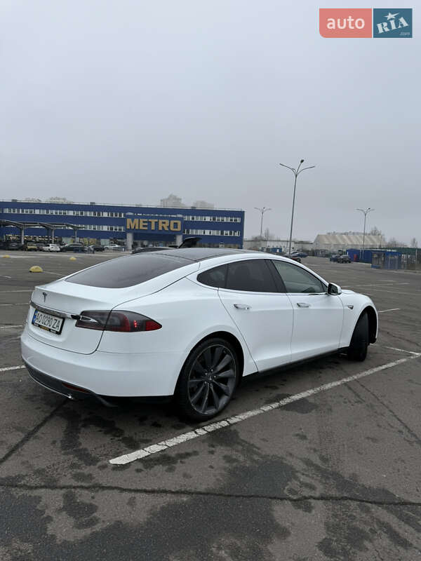 Лифтбек Tesla Model S 2013 в Киеве