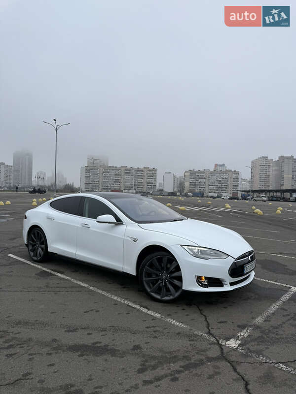 Лифтбек Tesla Model S 2013 в Киеве