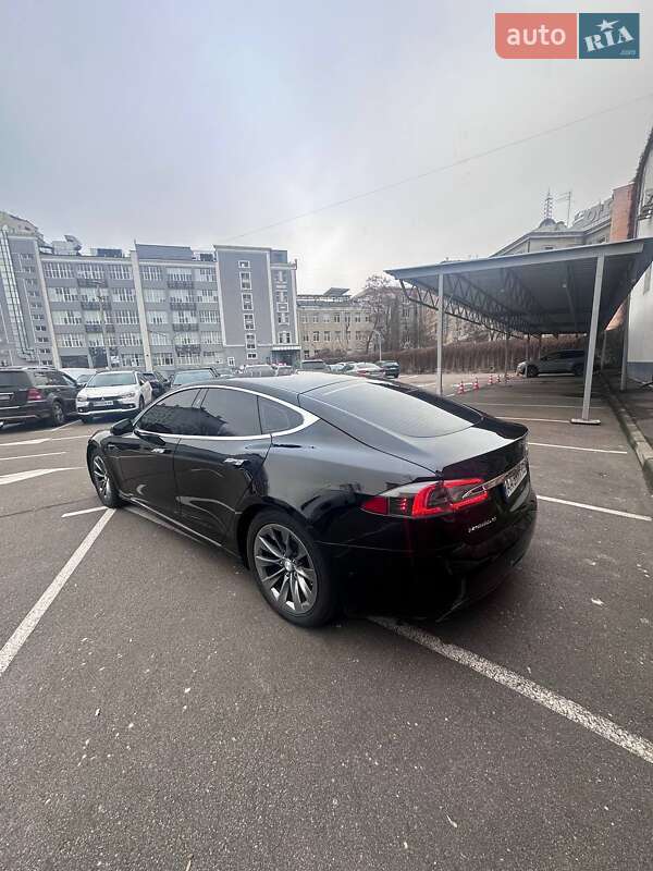 Лифтбек Tesla Model S 2017 в Киеве фото 3 Лифтбек Tesla Model S 2017 в Киеве