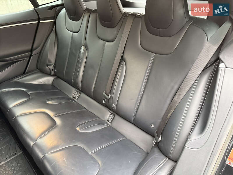 Лифтбек Tesla Model S 2016 в Киеве