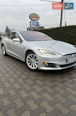 Лифтбек Tesla Model S 2017 в Черновцах