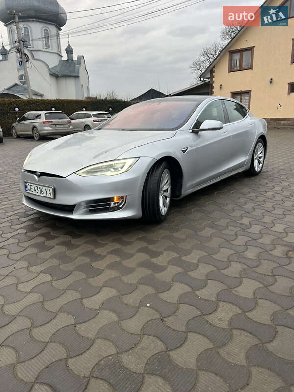Лифтбек Tesla Model S 2017 в Черновцах