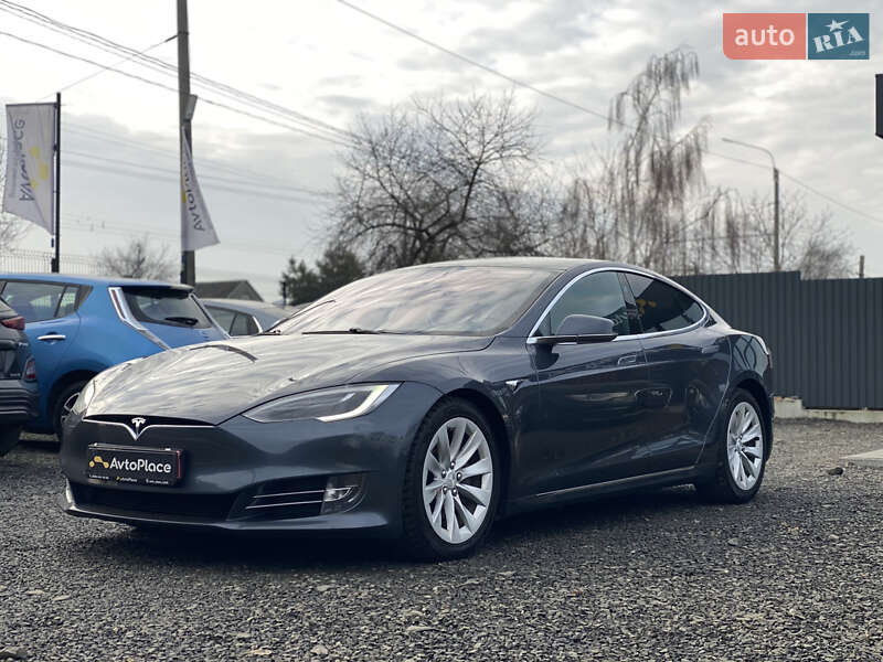 Лифтбек Tesla Model S 2017 в Луцке