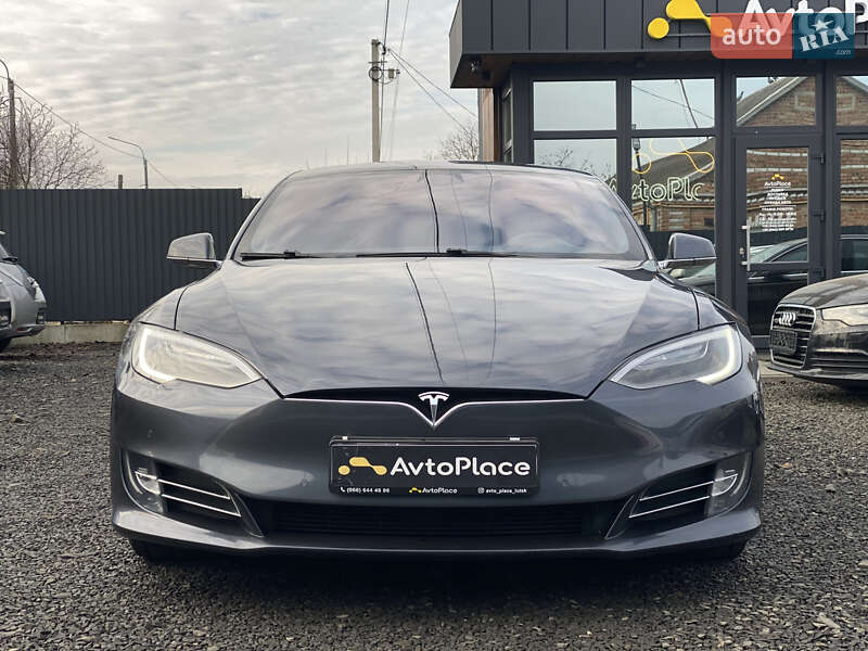 Лифтбек Tesla Model S 2017 в Луцке