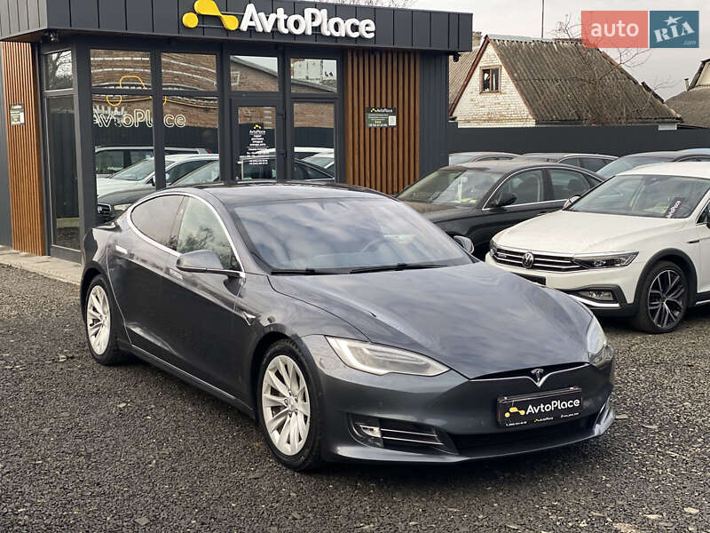 Лифтбек Tesla Model S 2017 в Луцке