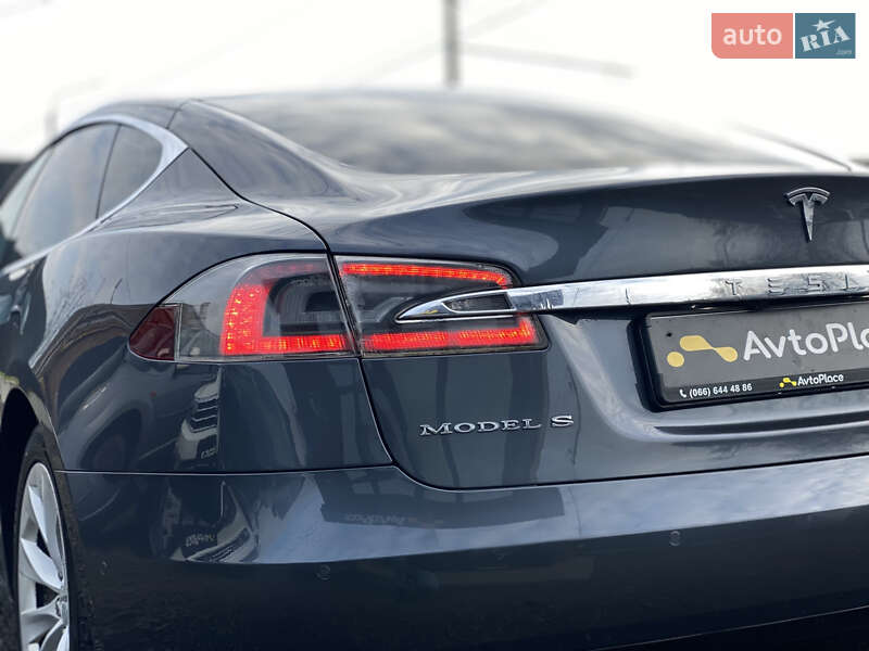 Лифтбек Tesla Model S 2017 в Луцке