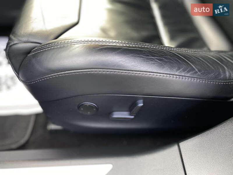 Лифтбек Tesla Model S 2017 в Луцке