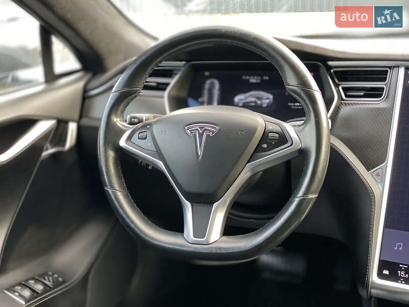 Лифтбек Tesla Model S 2017 в Луцке