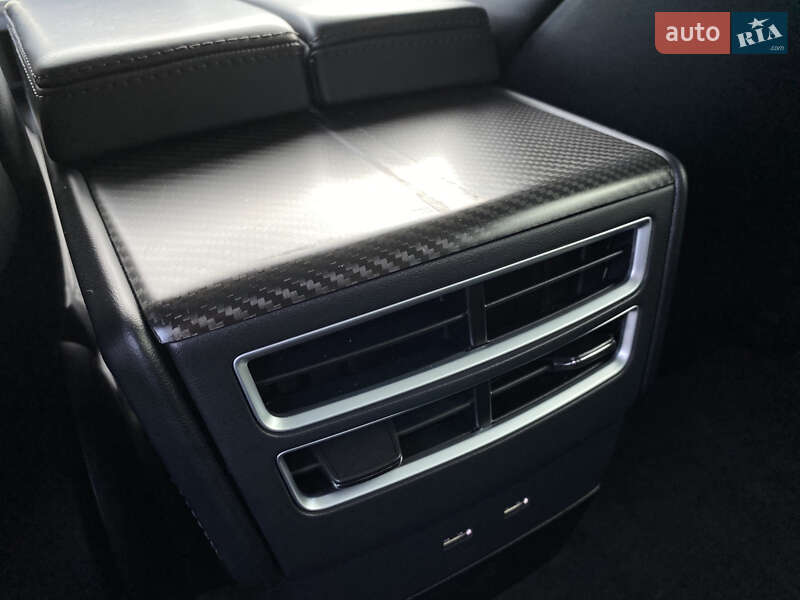 Лифтбек Tesla Model S 2017 в Луцке