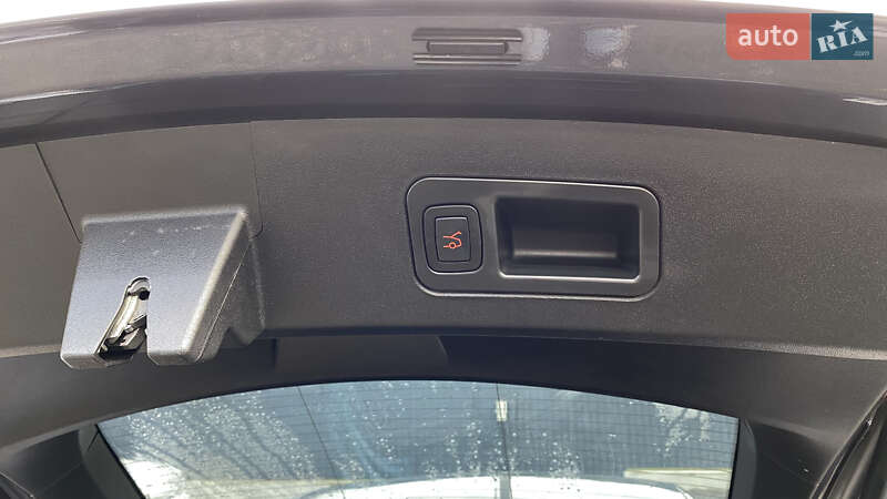 Лифтбек Tesla Model S 2017 в Луцке