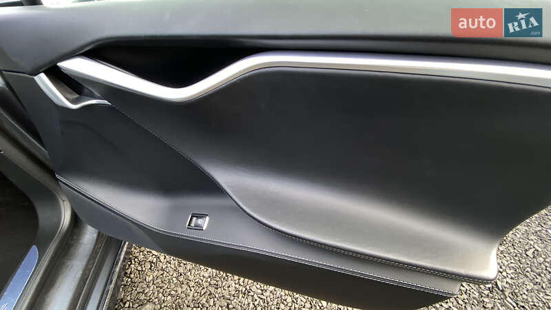 Лифтбек Tesla Model S 2017 в Луцке