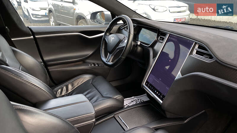 Лифтбек Tesla Model S 2017 в Луцке