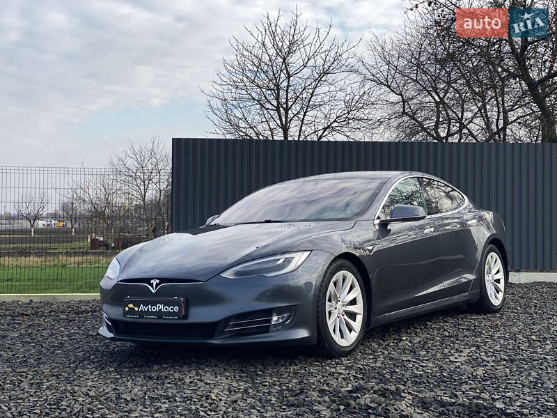 Лифтбек Tesla Model S 2017 в Луцке