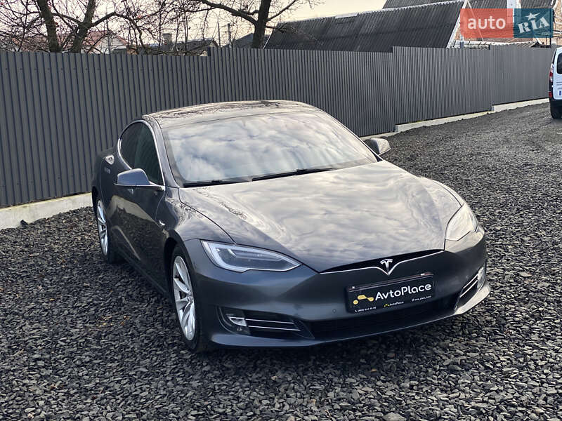 Лифтбек Tesla Model S 2017 в Луцке