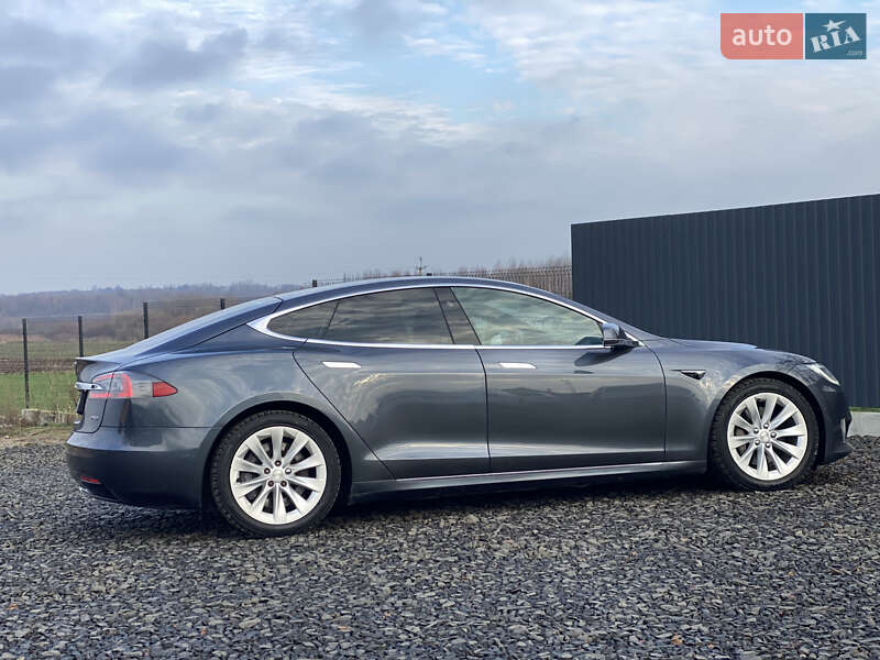 Лифтбек Tesla Model S 2017 в Луцке