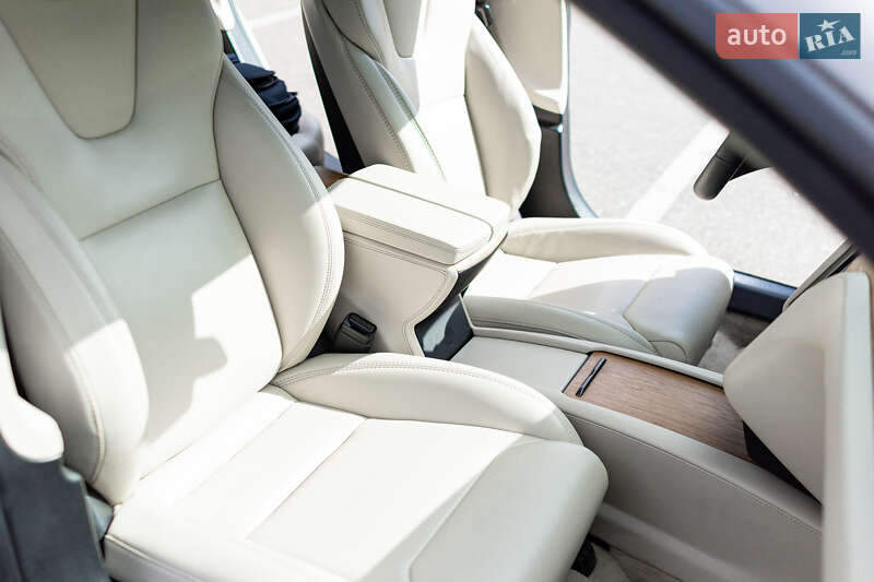 Лифтбек Tesla Model S 2019 в Киеве