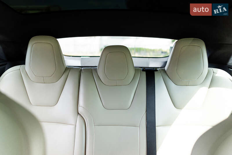 Лифтбек Tesla Model S 2019 в Киеве